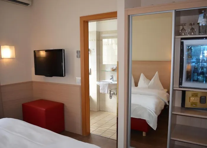 Jaeger Hotel 4*